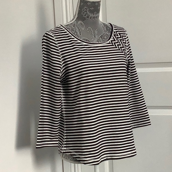 Black and White Striped Fitted 3/4 Sleeve Top Size L - Picture 4 of 10